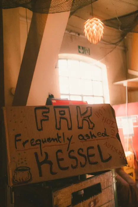 Schild „FAK – Frequently asked KESSEL“